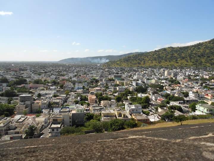 https://d3r8gwkgo0io6y.cloudfront.net/upload/port louis.jpg